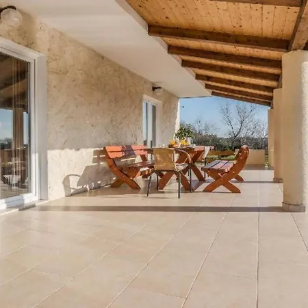 Paulina With A Heated Pool- By Ta Leut Agency Villa Privlaka (Zadar)