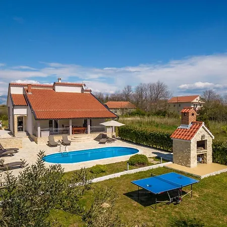 Paulina With A Heated Pool- By Ta Leut Agency Villa